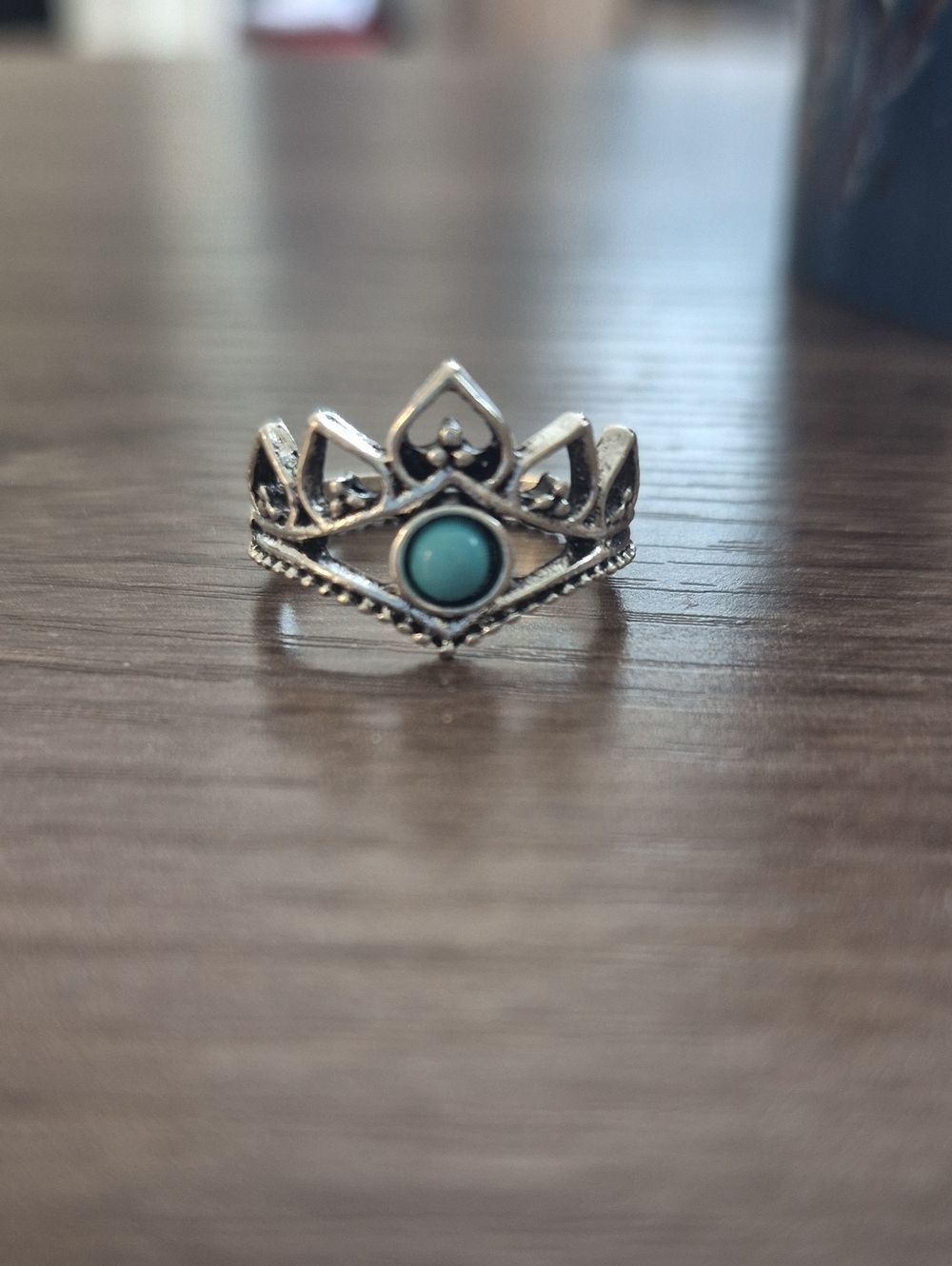 Turquoise Like Stone Center Silver Alloy Crown Ring - Sz 7
